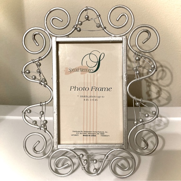 4" x 6" Silver Satin Matte Finish Metal Picture Frame Freestanding Table Top y2k - Picture 2 of 9